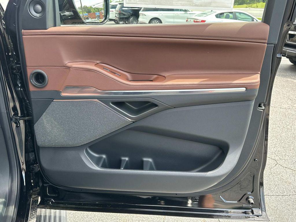 new 2025 Lincoln Navigator car, priced at $101,563