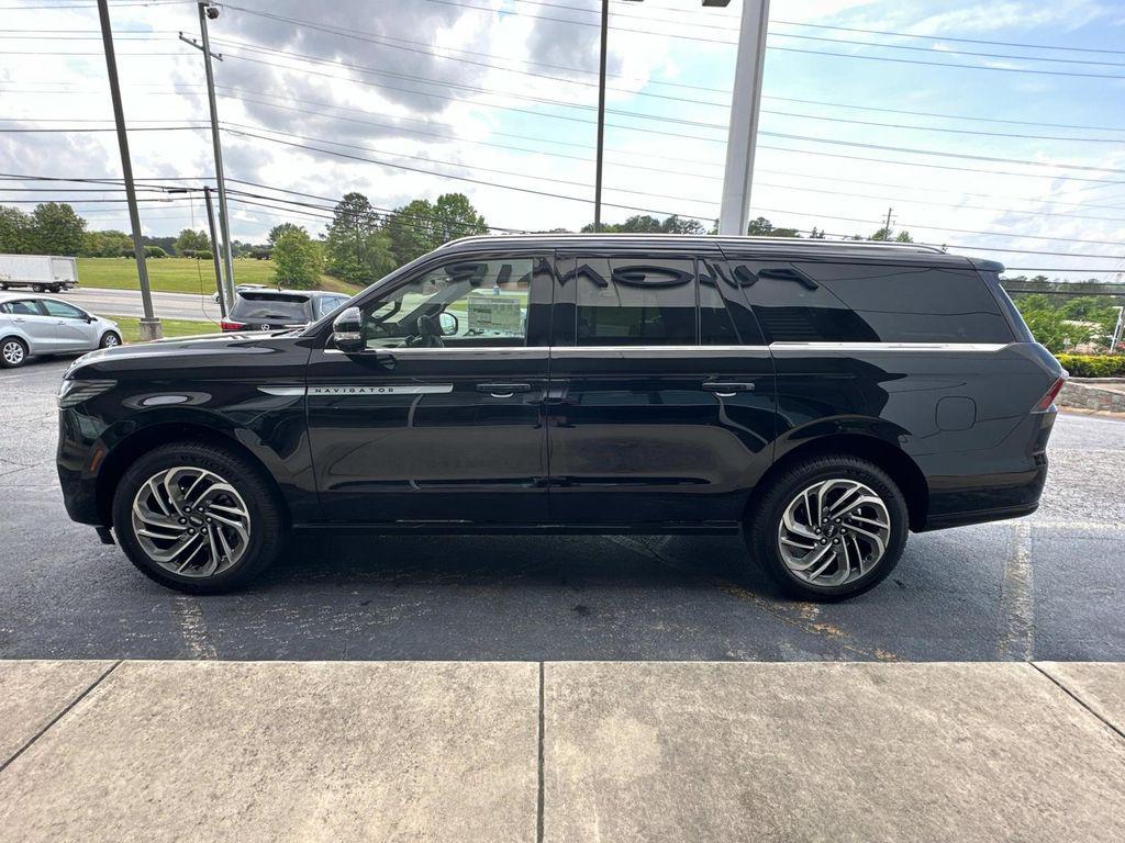 new 2025 Lincoln Navigator car, priced at $101,563