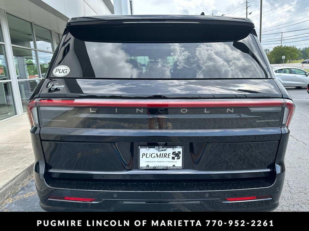new 2025 Lincoln Navigator car, priced at $105,795