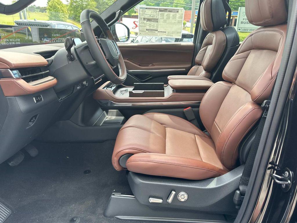 new 2025 Lincoln Navigator car, priced at $101,563