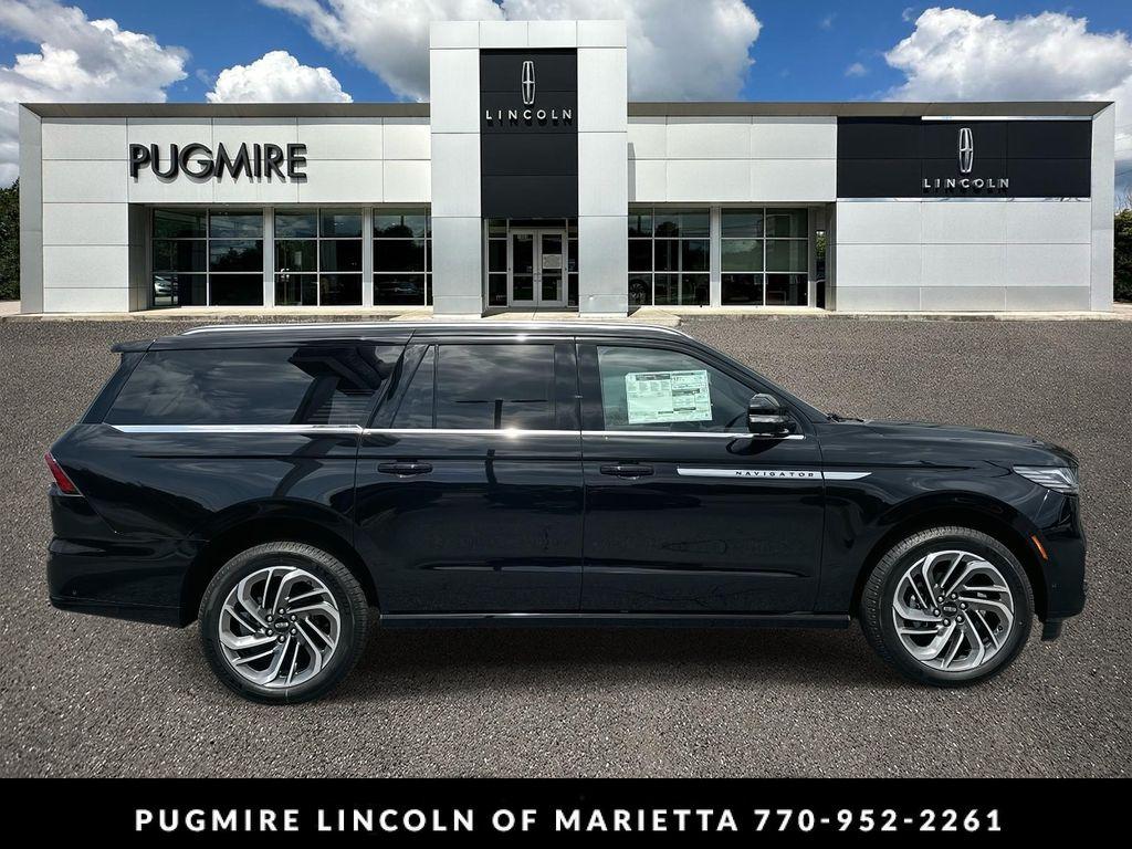new 2025 Lincoln Navigator car, priced at $105,795