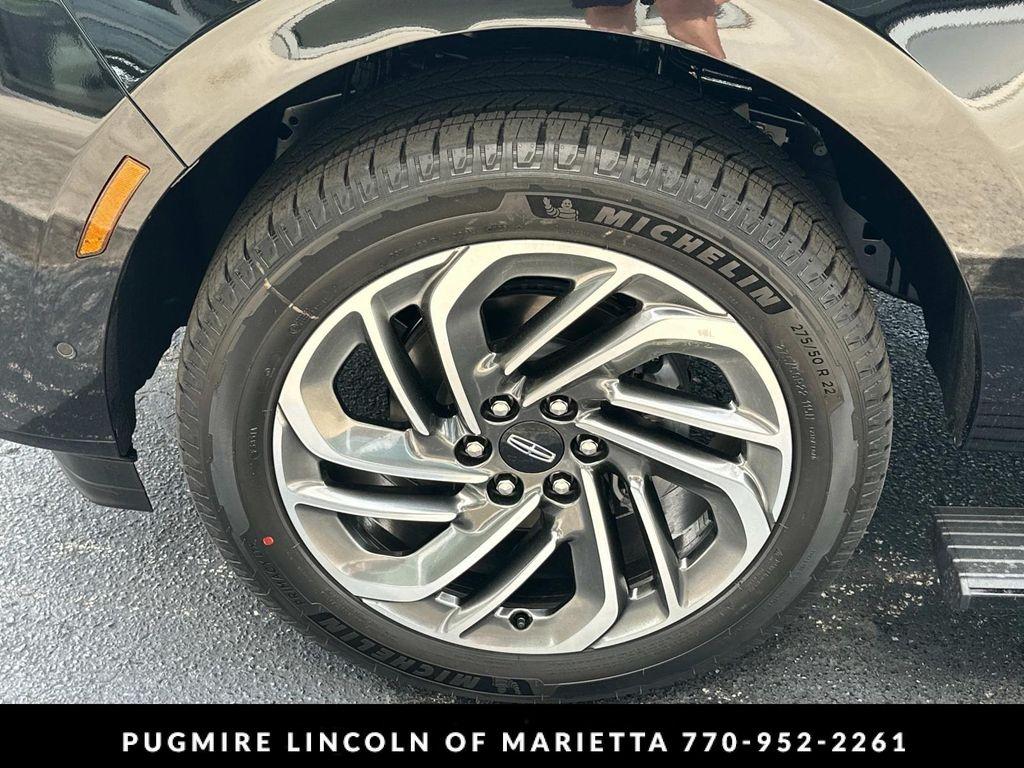 new 2025 Lincoln Navigator car, priced at $105,795