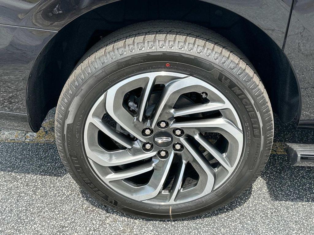 new 2025 Lincoln Navigator car, priced at $101,563