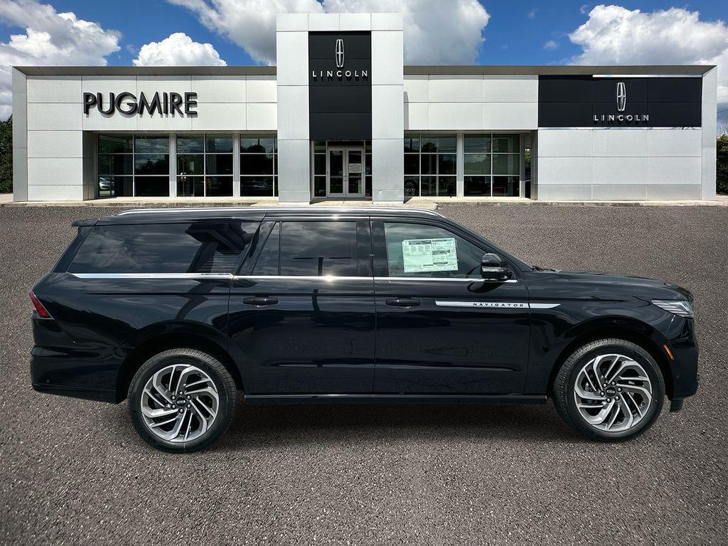 new 2025 Lincoln Navigator car, priced at $101,563