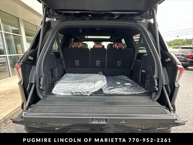 new 2025 Lincoln Navigator car, priced at $105,795