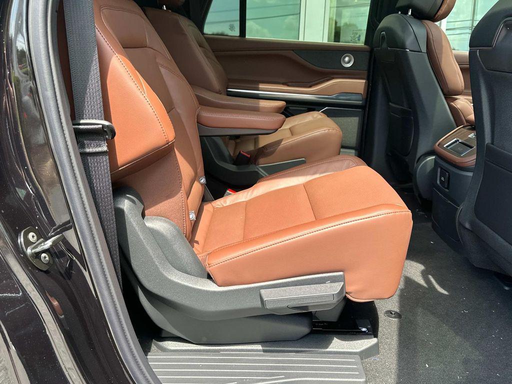 new 2025 Lincoln Navigator car, priced at $101,563