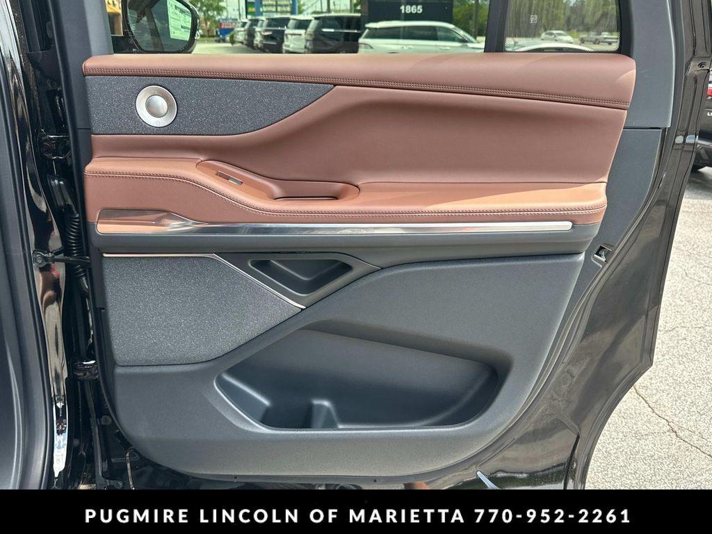 new 2025 Lincoln Navigator car, priced at $105,795