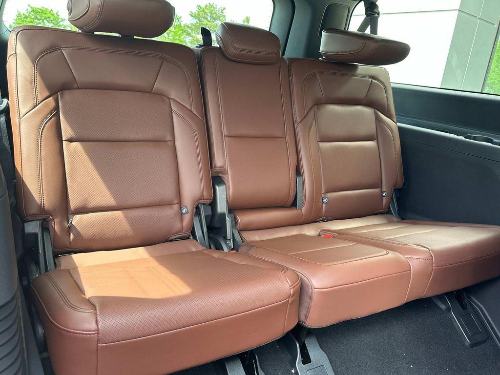 new 2025 Lincoln Navigator car, priced at $101,563