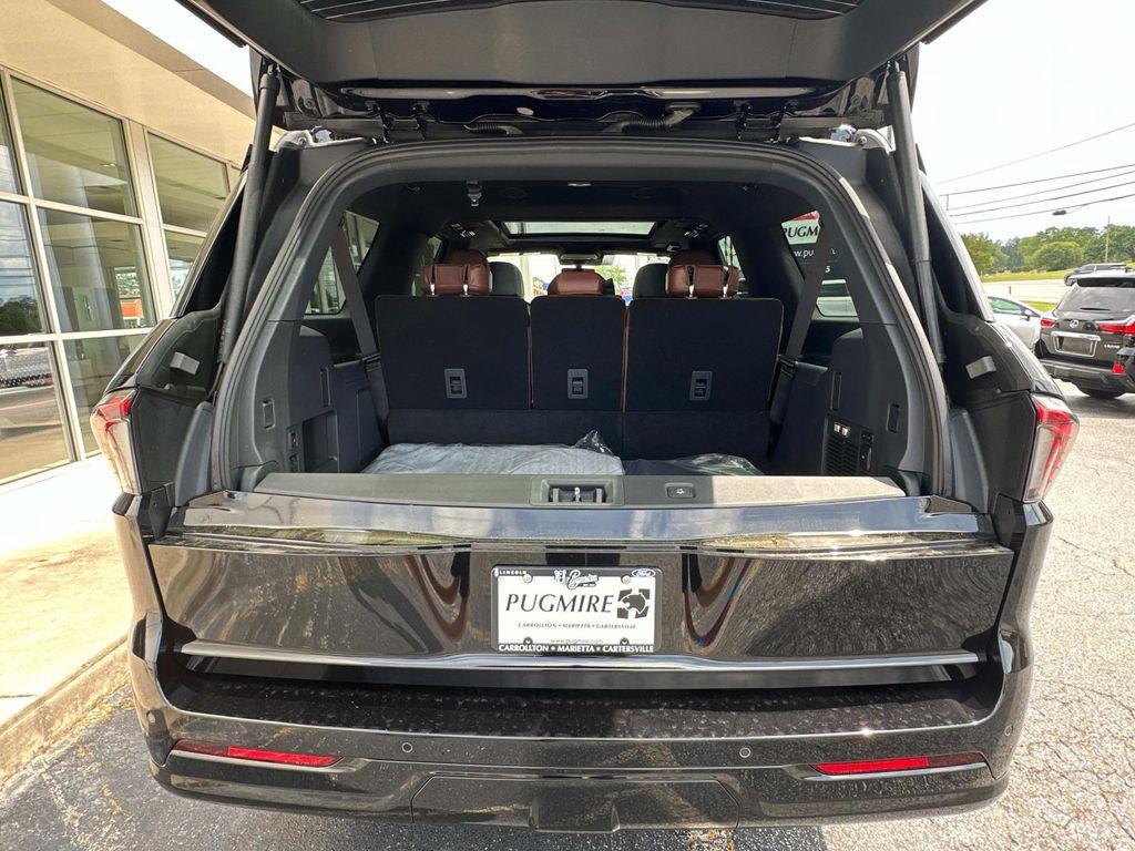 new 2025 Lincoln Navigator car, priced at $101,563