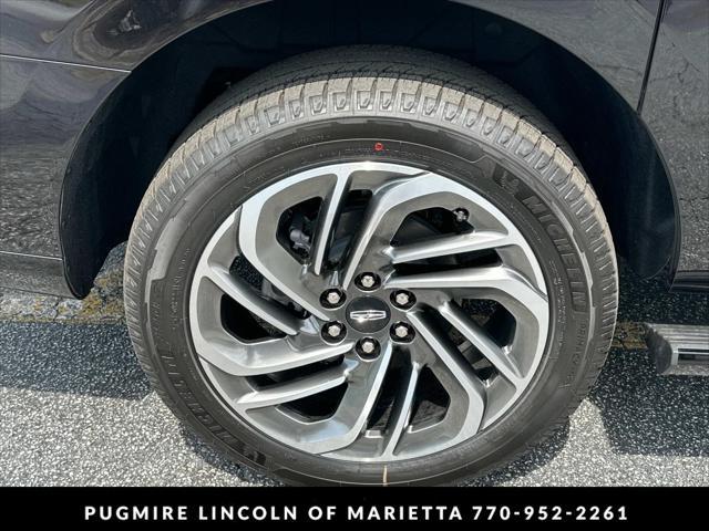 new 2025 Lincoln Navigator car, priced at $105,795