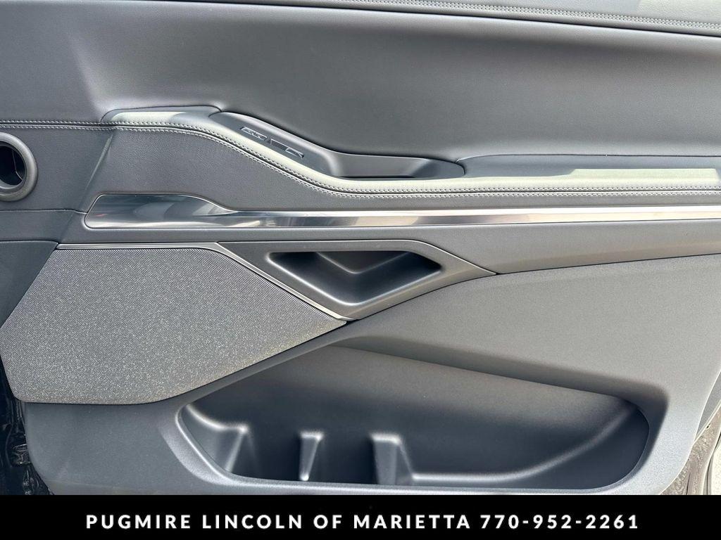 new 2025 Lincoln Navigator car, priced at $108,225