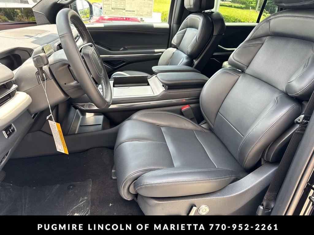 new 2025 Lincoln Navigator car, priced at $108,225