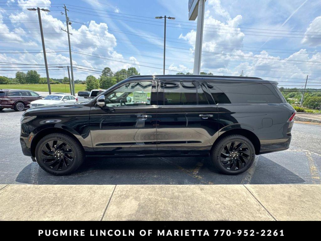 new 2025 Lincoln Navigator car, priced at $108,225
