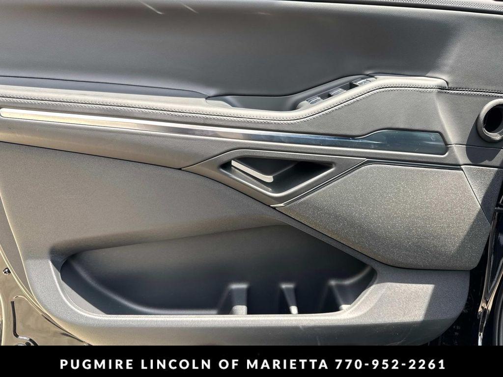 new 2025 Lincoln Navigator car, priced at $108,225