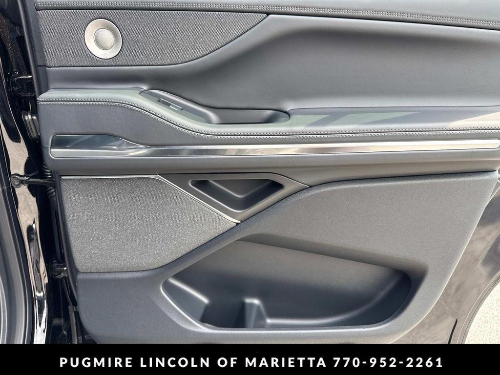 new 2025 Lincoln Navigator car, priced at $108,225