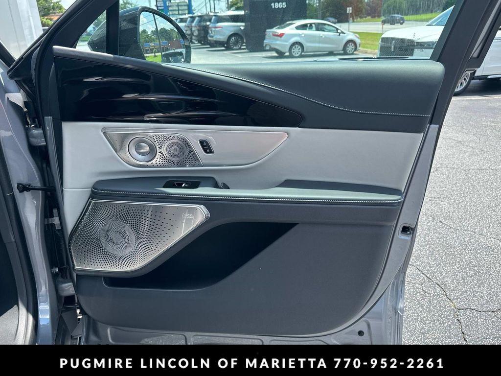 new 2025 Lincoln Nautilus car, priced at $65,333