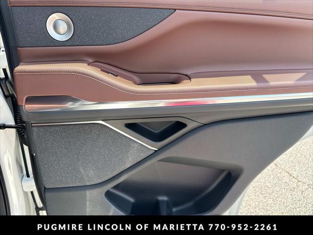 new 2025 Lincoln Navigator car, priced at $102,985