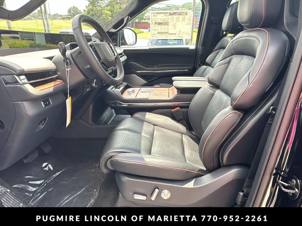 new 2025 Lincoln Navigator car, priced at $121,730