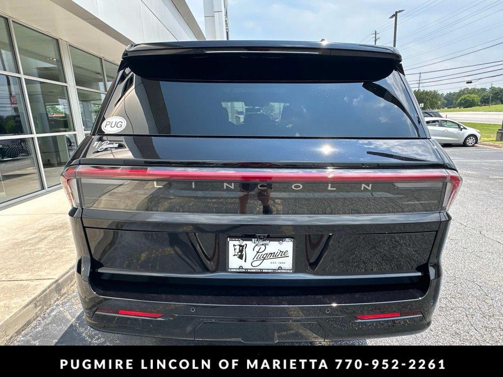 new 2025 Lincoln Navigator car, priced at $121,730
