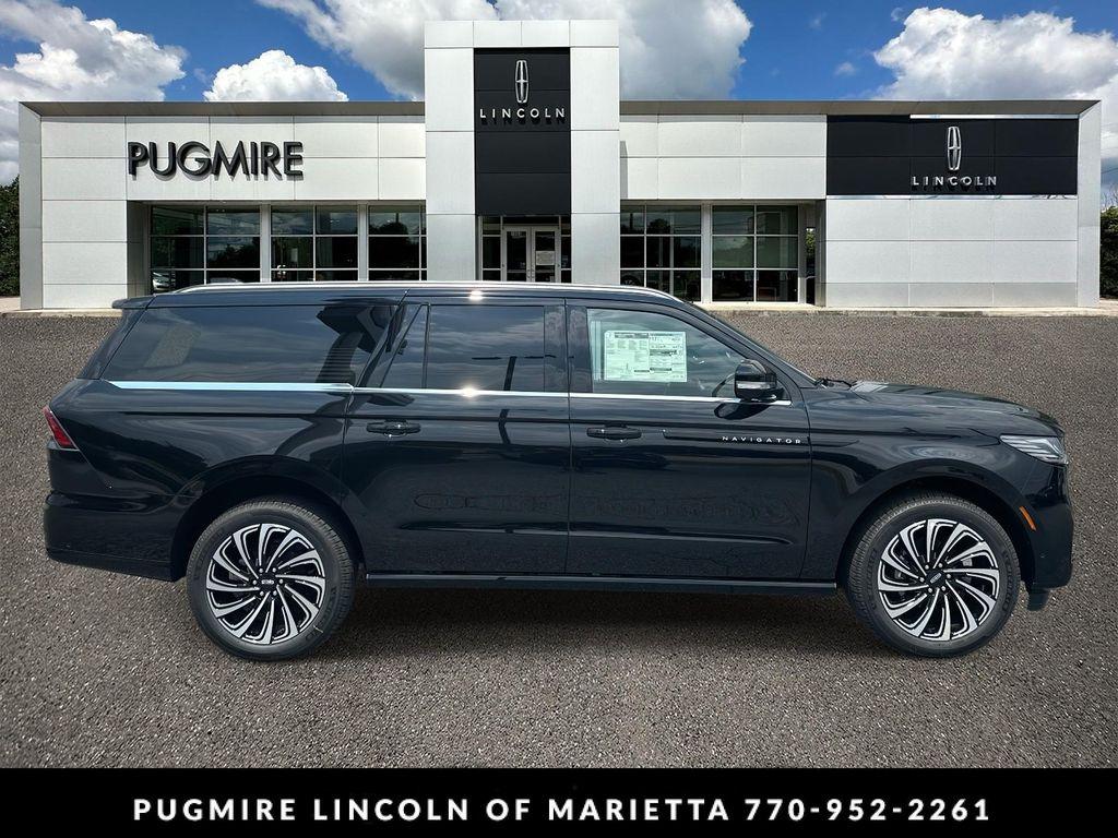 new 2025 Lincoln Navigator car, priced at $121,730