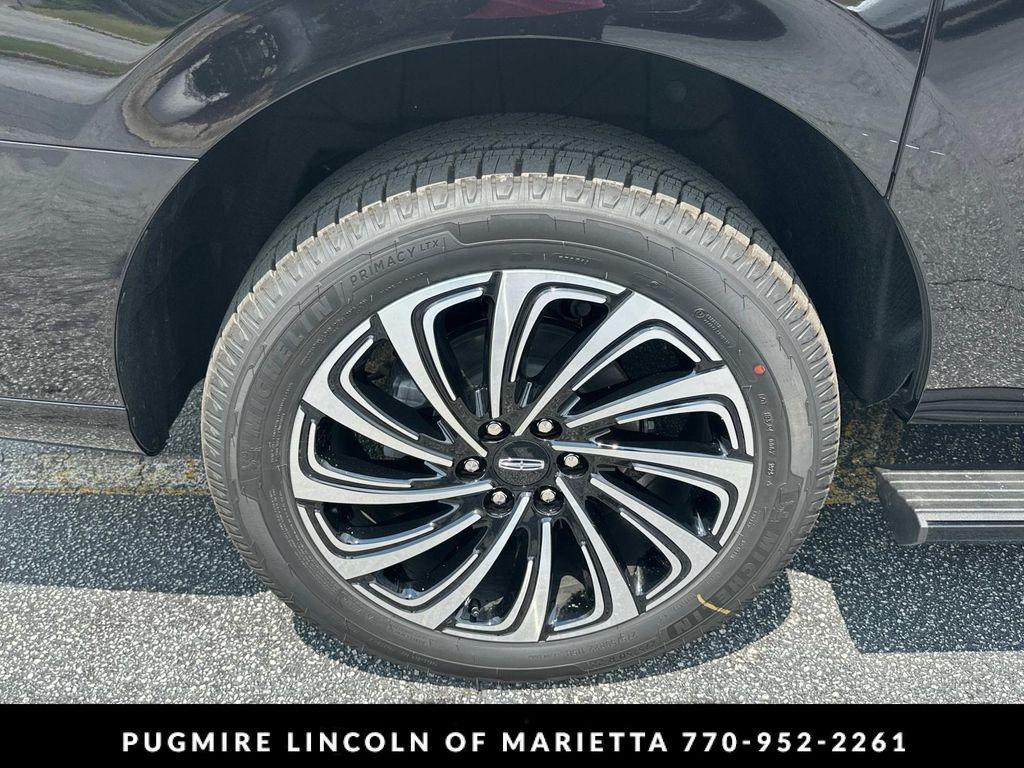 new 2025 Lincoln Navigator car, priced at $121,730