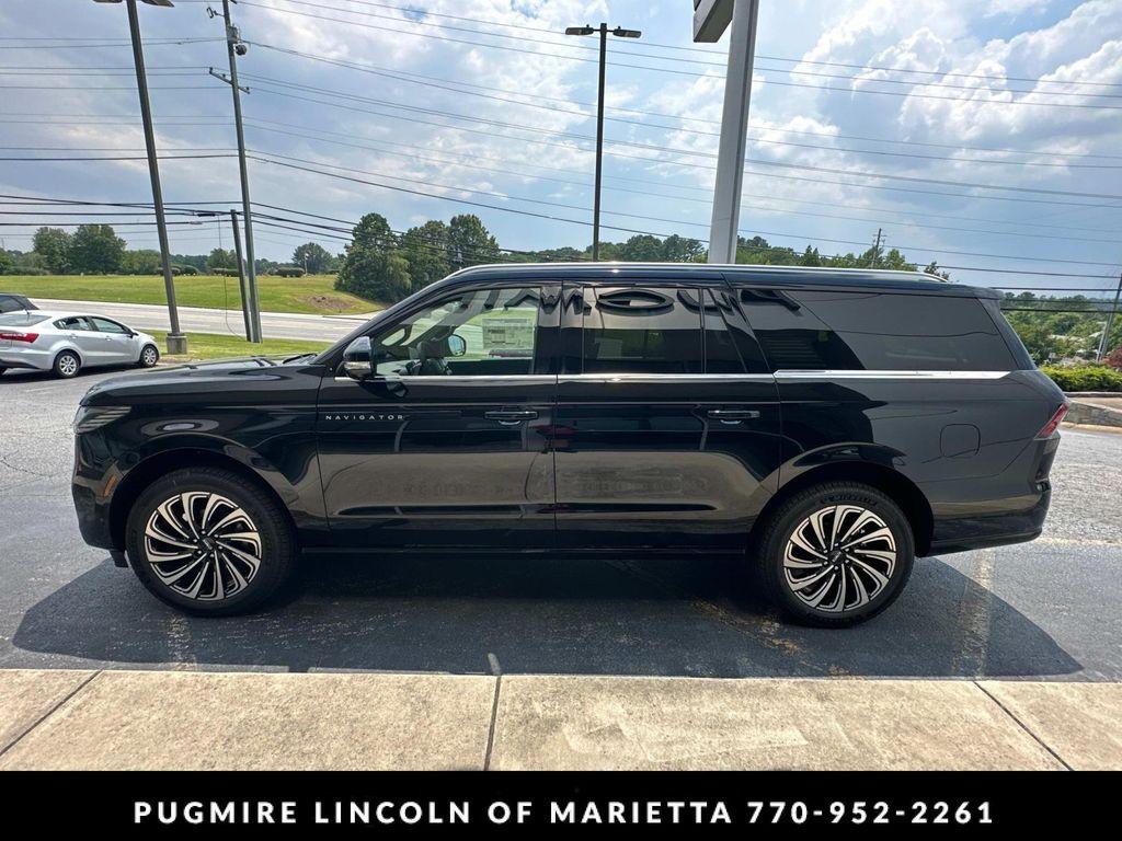 new 2025 Lincoln Navigator car, priced at $121,730