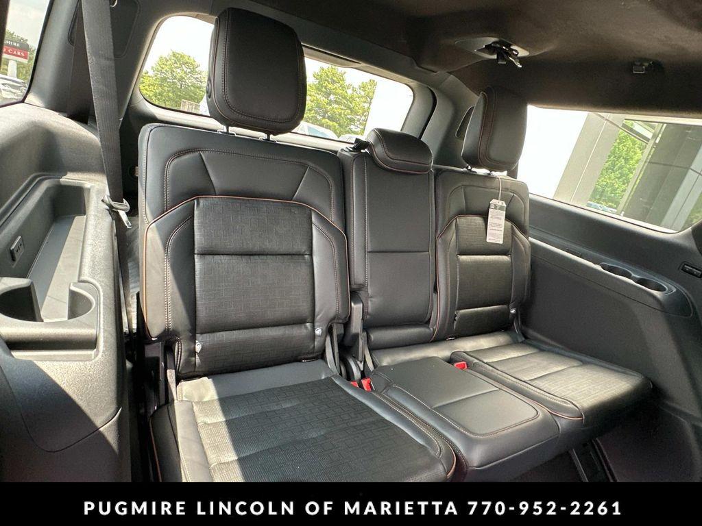 new 2025 Lincoln Navigator car, priced at $121,730