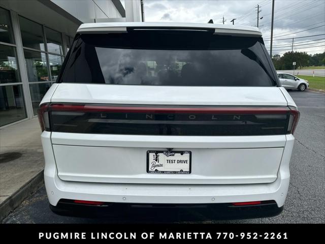 new 2025 Lincoln Navigator car, priced at $109,915