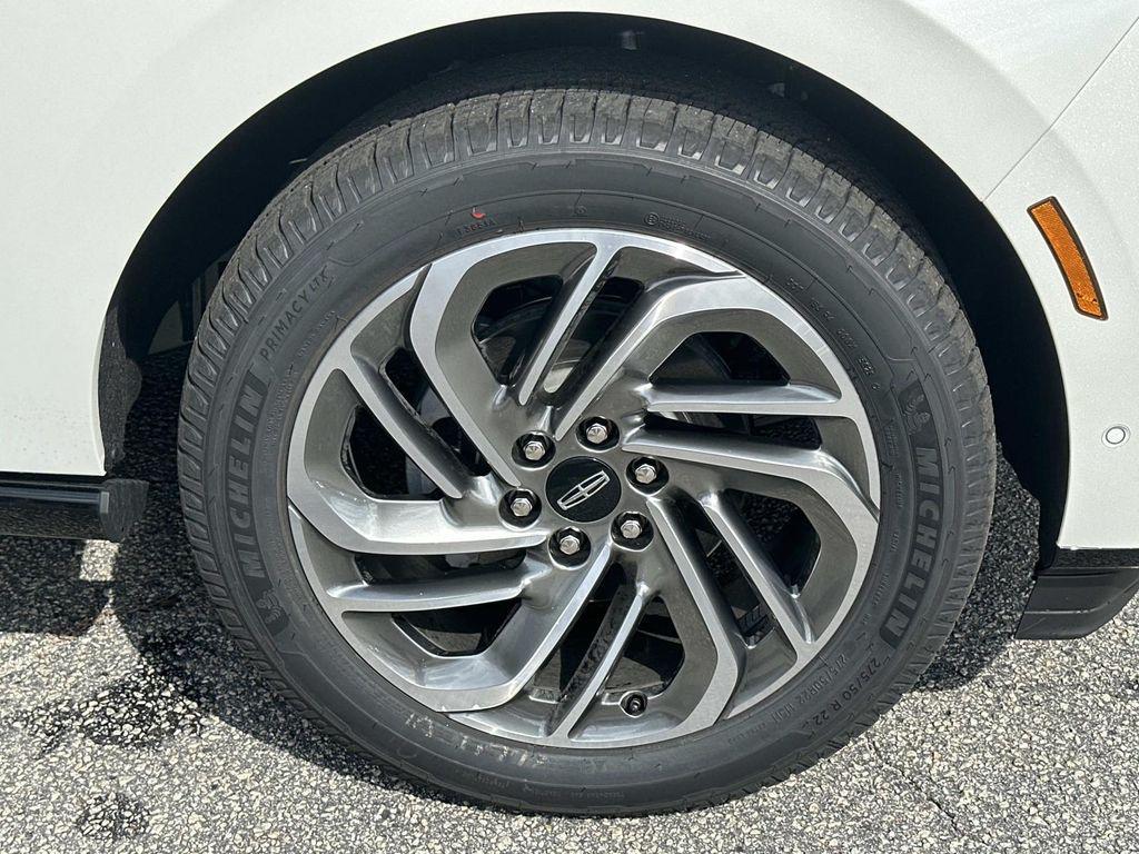 new 2025 Lincoln Navigator car, priced at $102,802