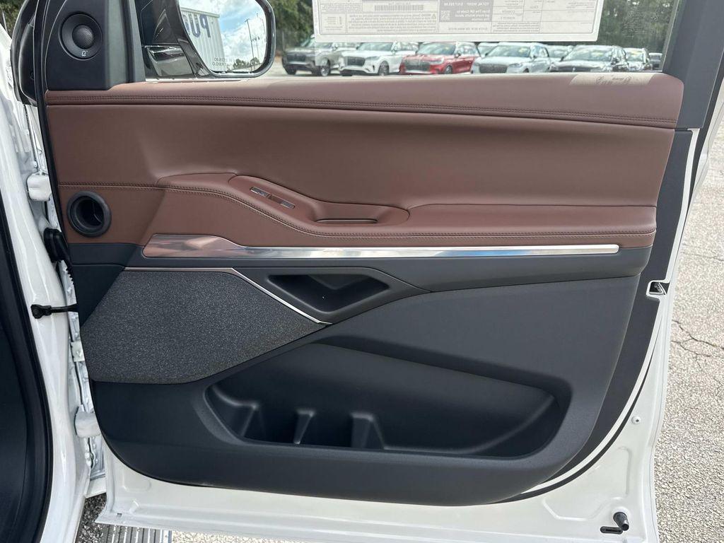 new 2025 Lincoln Navigator car, priced at $102,802