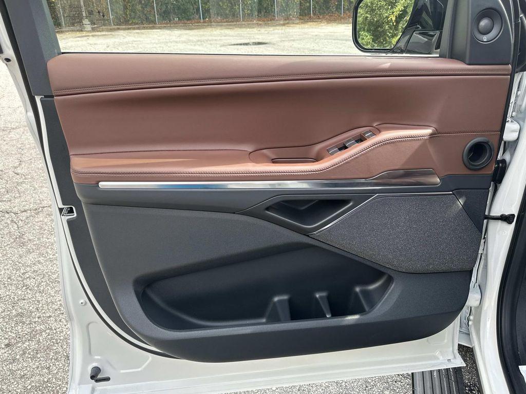 new 2025 Lincoln Navigator car, priced at $102,802