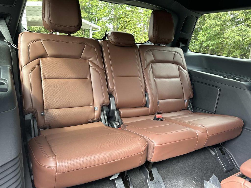 new 2025 Lincoln Navigator car, priced at $102,802