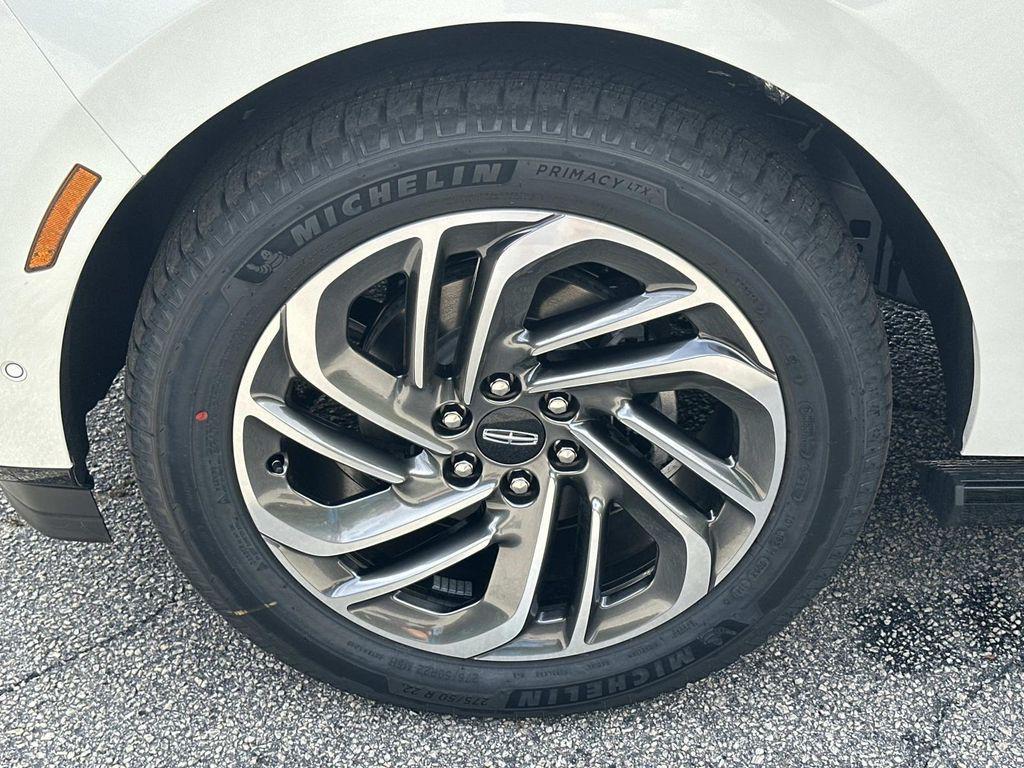 new 2025 Lincoln Navigator car, priced at $102,802