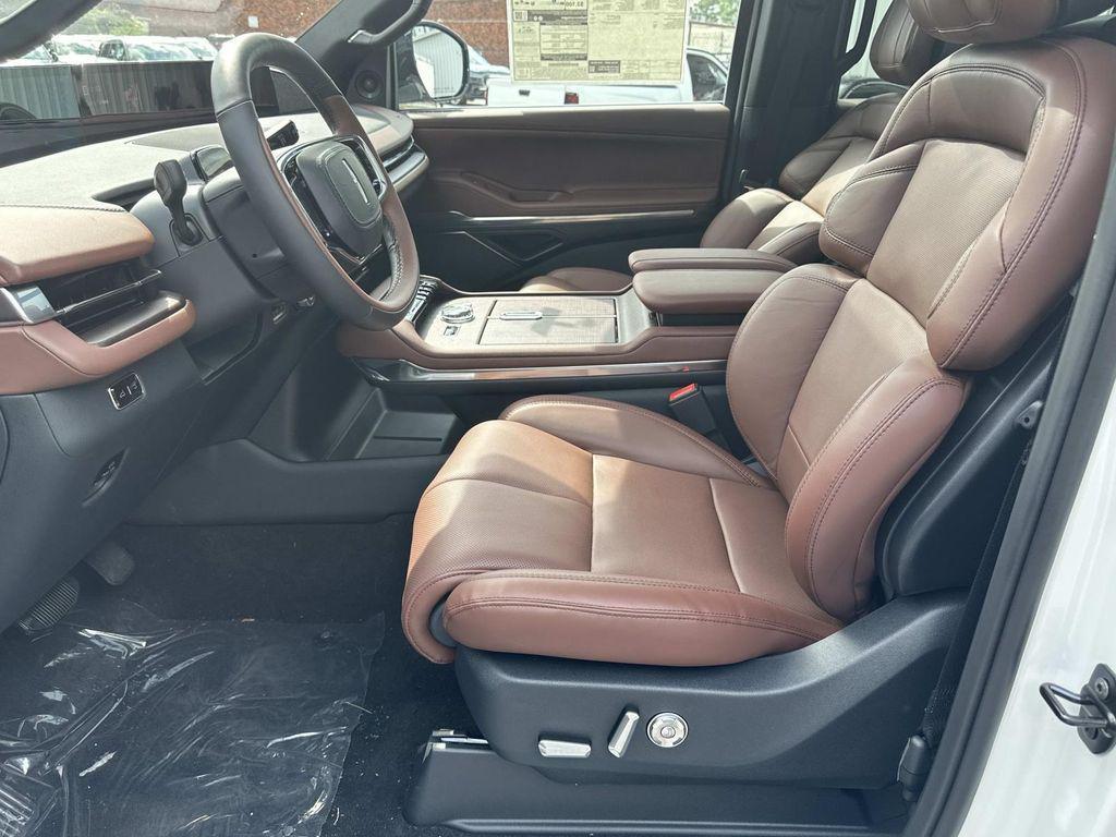 new 2025 Lincoln Navigator car, priced at $102,802