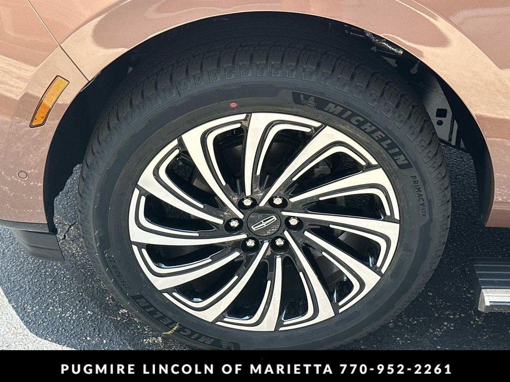 new 2025 Lincoln Navigator car, priced at $121,190