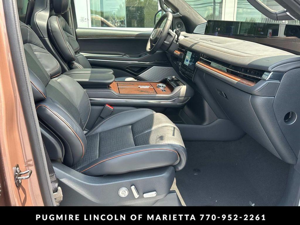 new 2025 Lincoln Navigator car, priced at $121,190
