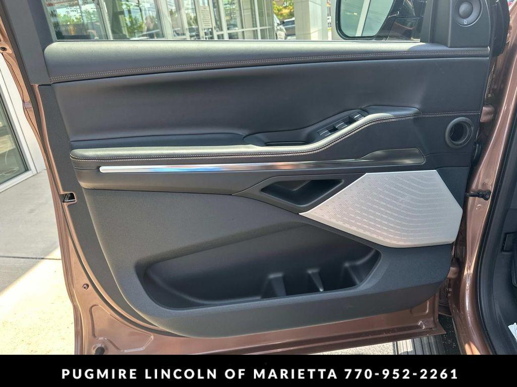new 2025 Lincoln Navigator car, priced at $121,190