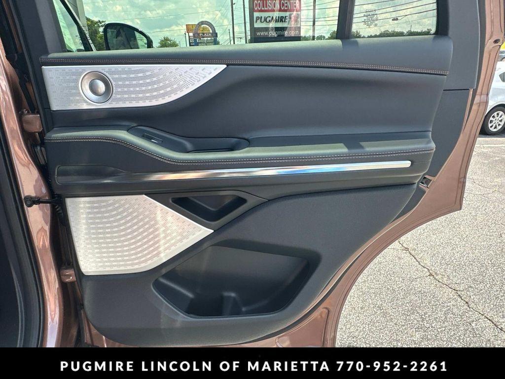 new 2025 Lincoln Navigator car, priced at $121,190