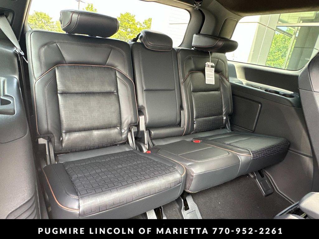 new 2025 Lincoln Navigator car, priced at $121,190