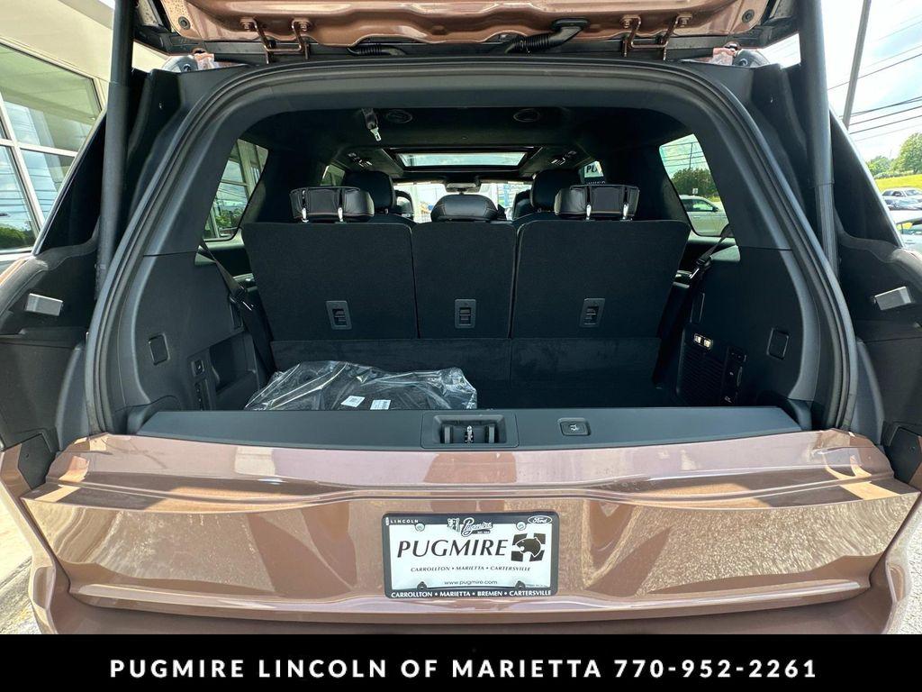 new 2025 Lincoln Navigator car, priced at $121,190