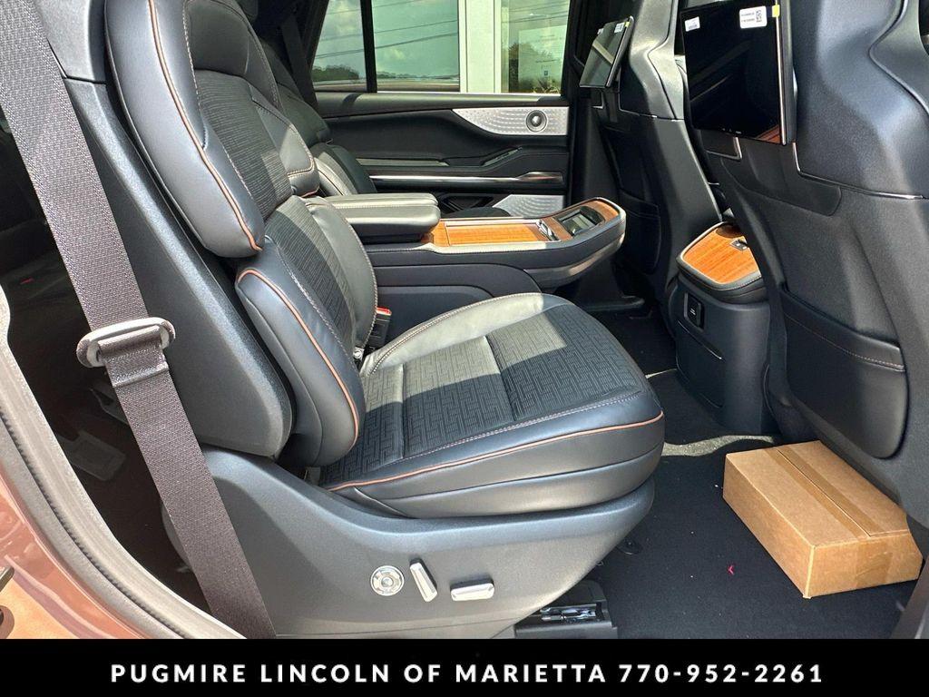 new 2025 Lincoln Navigator car, priced at $121,190