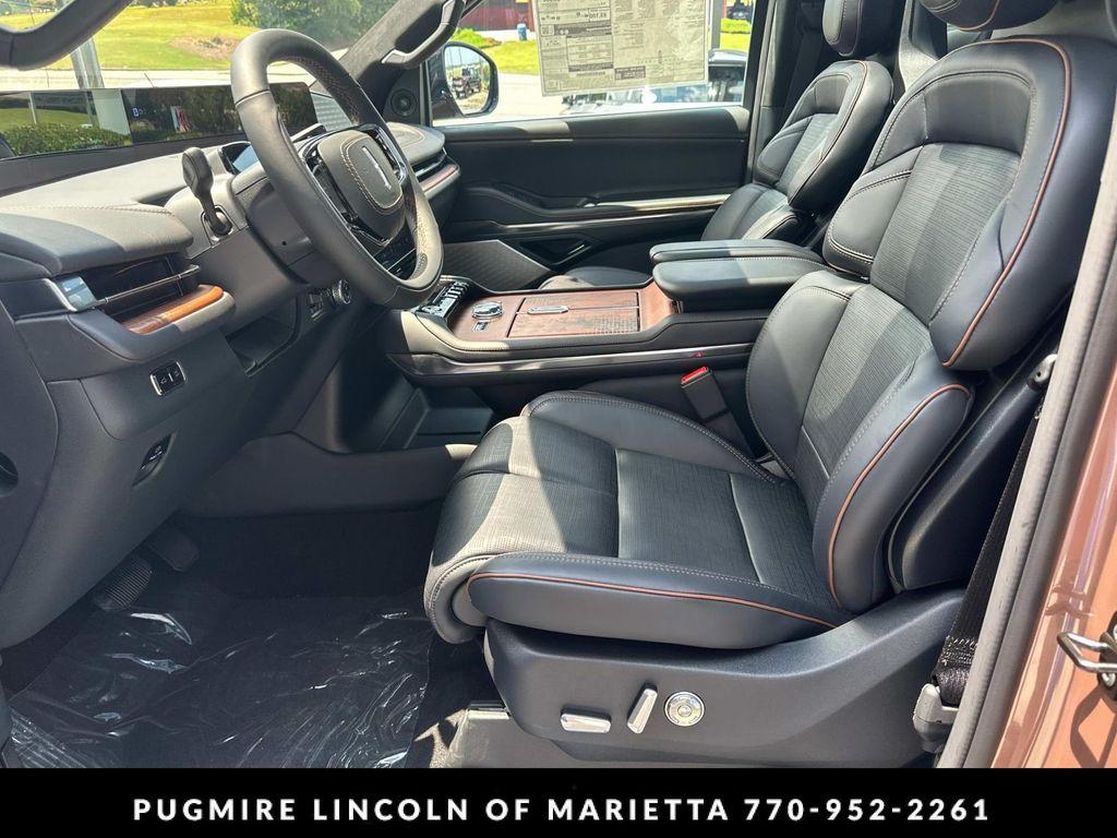 new 2025 Lincoln Navigator car, priced at $121,190