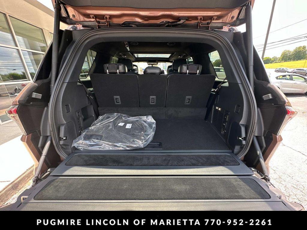 new 2025 Lincoln Navigator car, priced at $121,190
