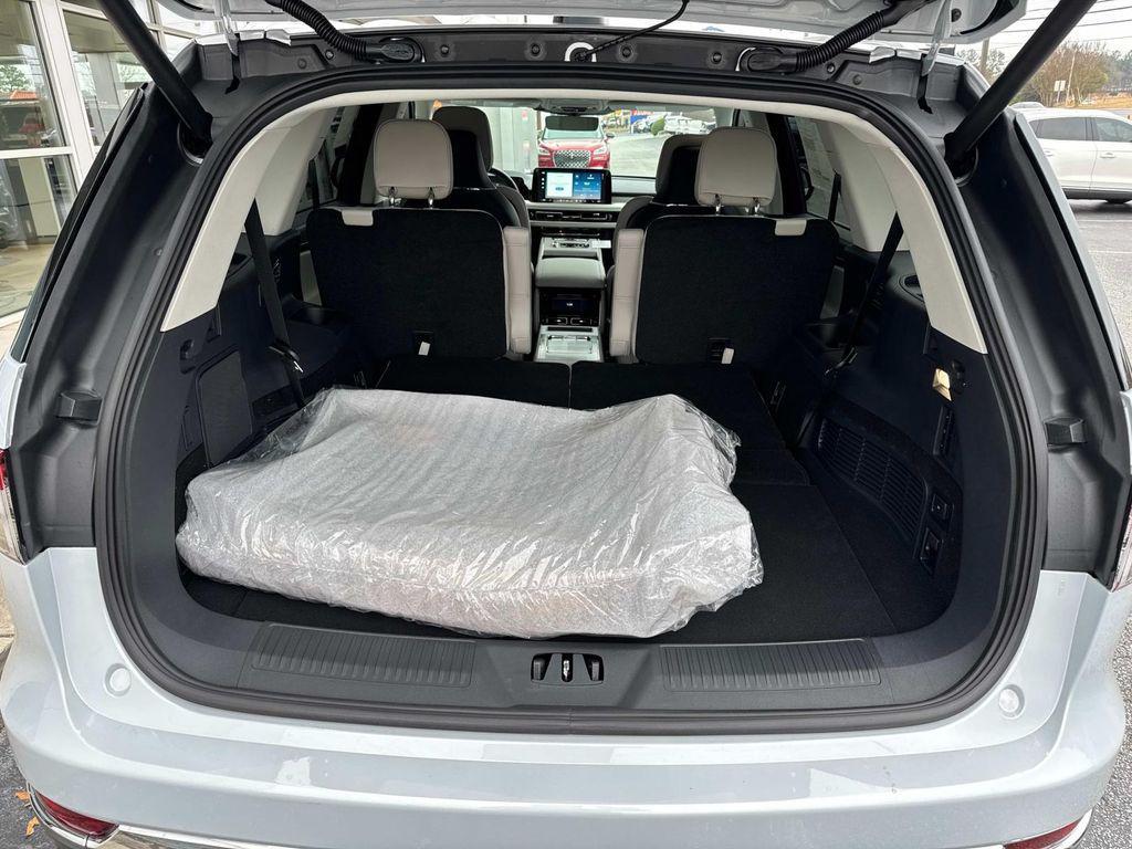 new 2025 Lincoln Aviator car, priced at $71,660