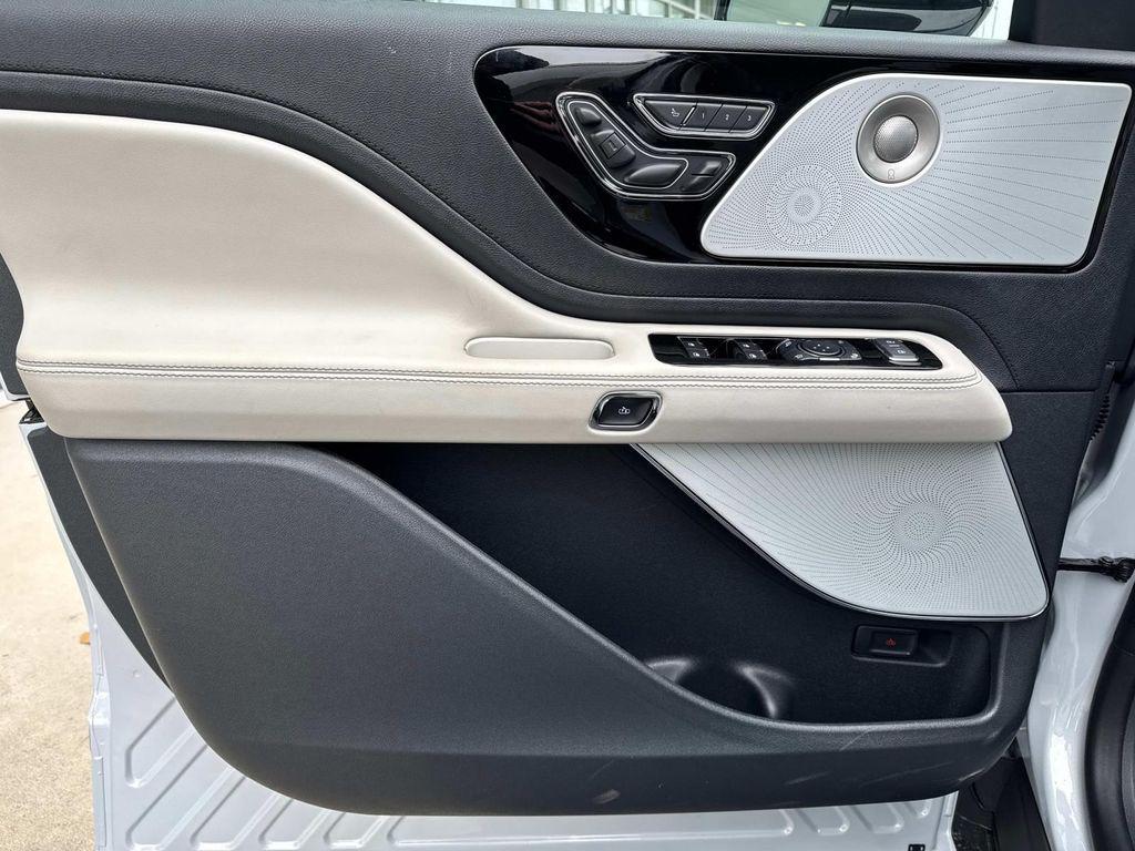 new 2025 Lincoln Aviator car, priced at $71,660