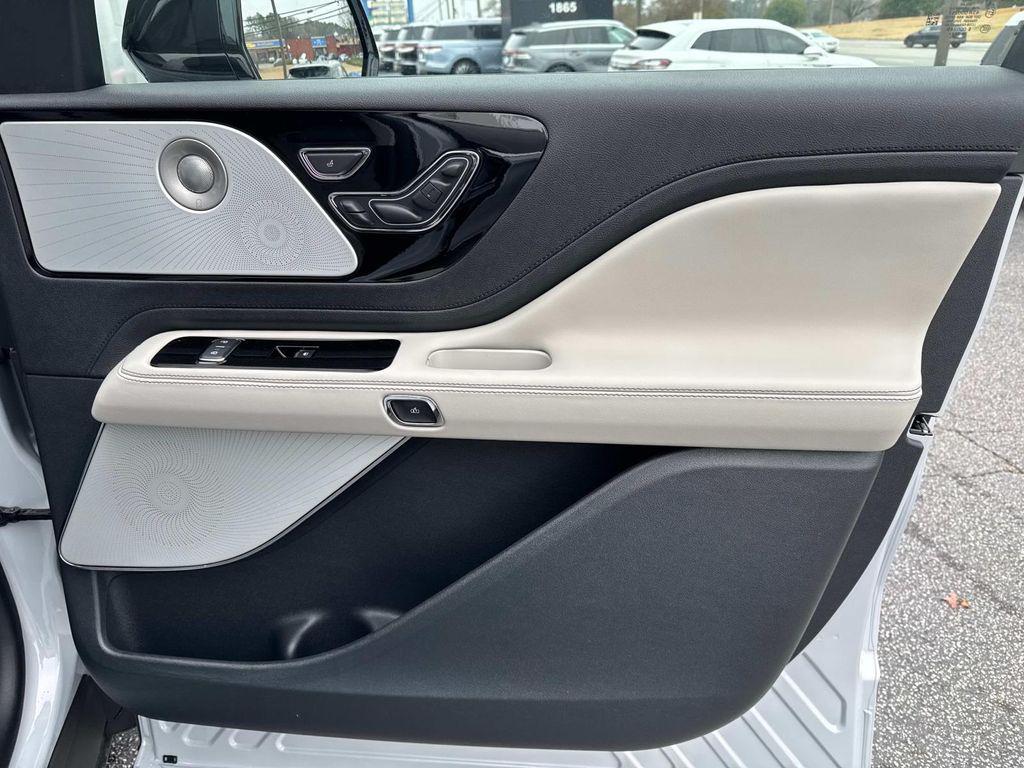 new 2025 Lincoln Aviator car, priced at $71,660