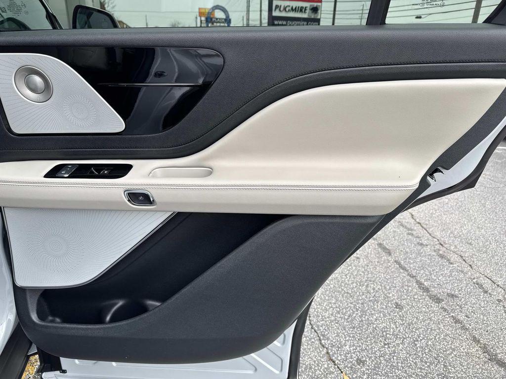 new 2025 Lincoln Aviator car, priced at $71,660