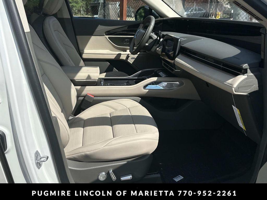 new 2025 Lincoln Nautilus car, priced at $68,670