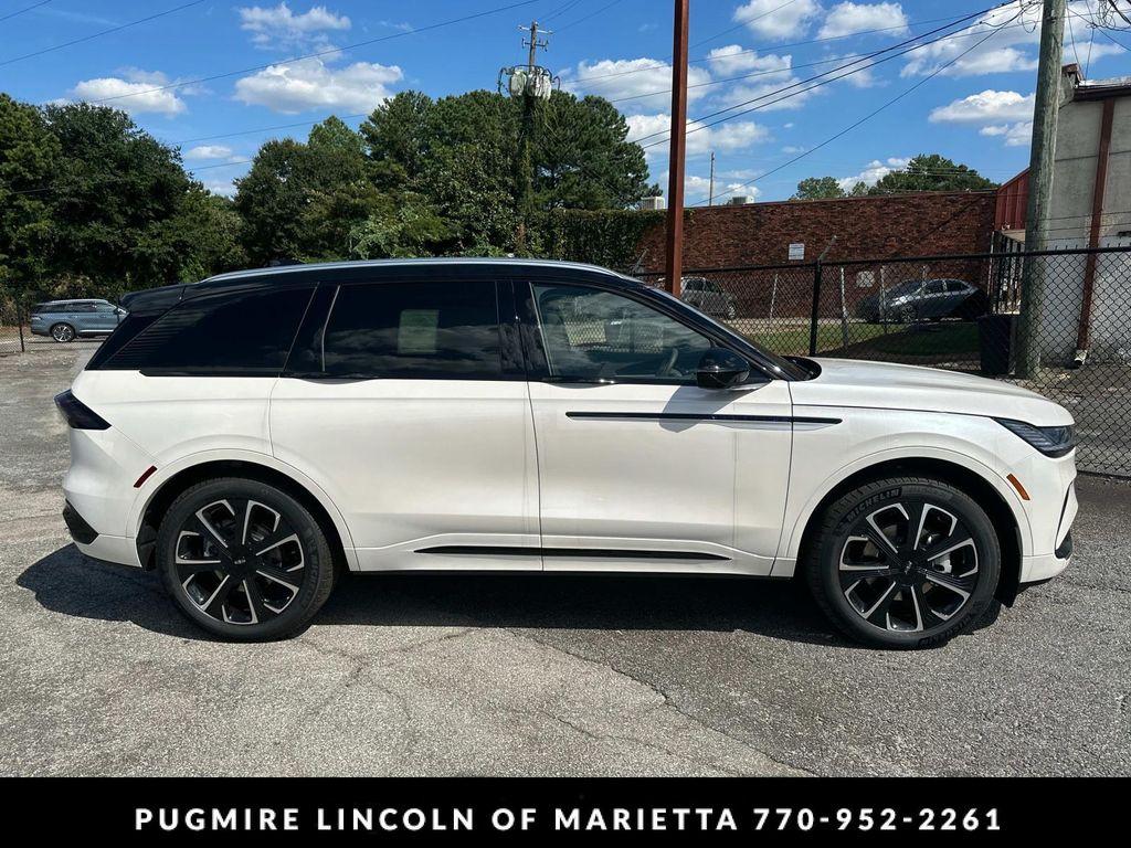 new 2025 Lincoln Nautilus car, priced at $68,670