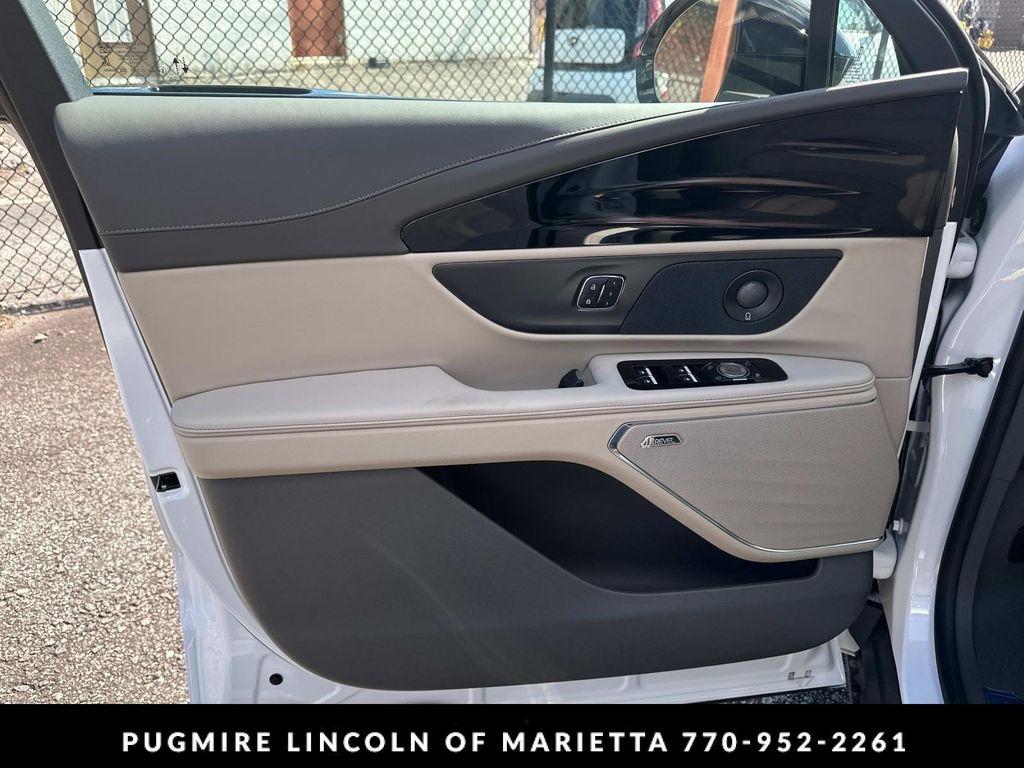 new 2025 Lincoln Nautilus car, priced at $68,670